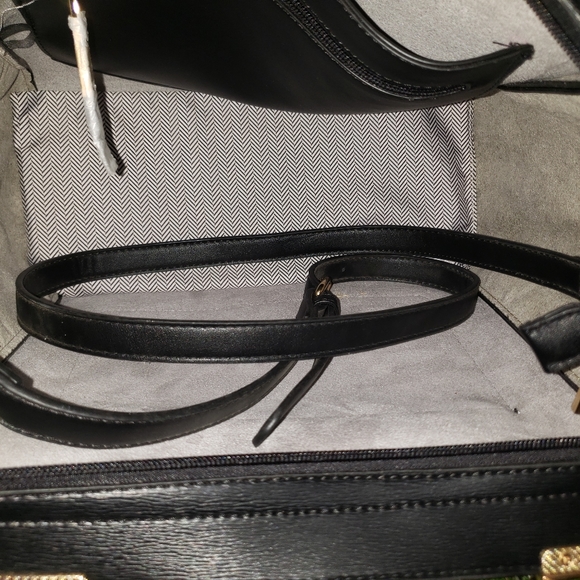 Isabelle Handbag Vegan Leather Bag - Picture 4 of 8